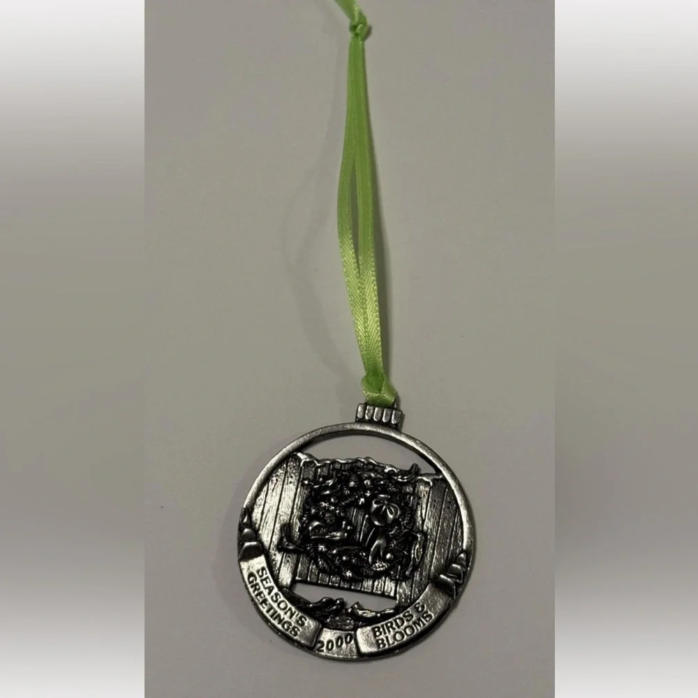 Birds & Blooms 2000 Seasons Greetings Wreath Pewter Christmas Ornament - Vintage